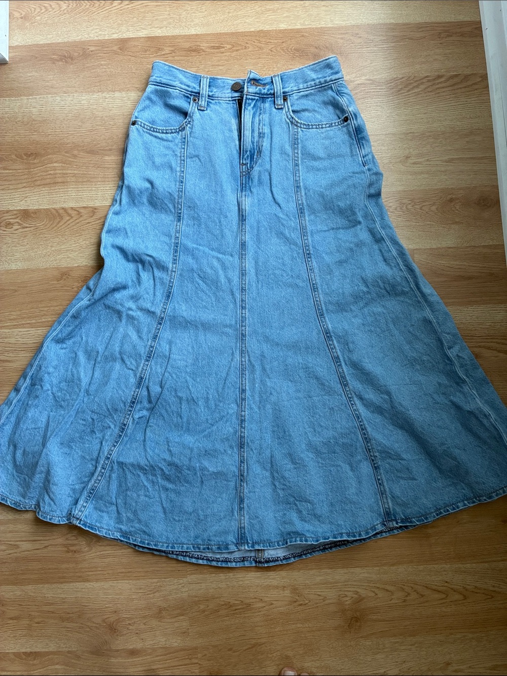 Levi’s size 25 flowy jean skirt